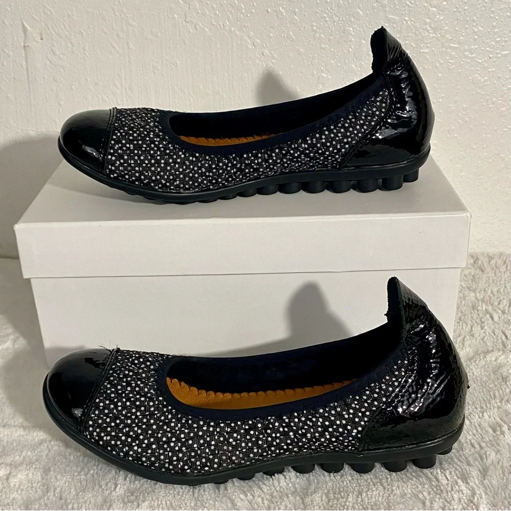 Bernie Mev Bella Me Black Polka Dot Flats Women’s Size 36 EU (5-5.5 US)